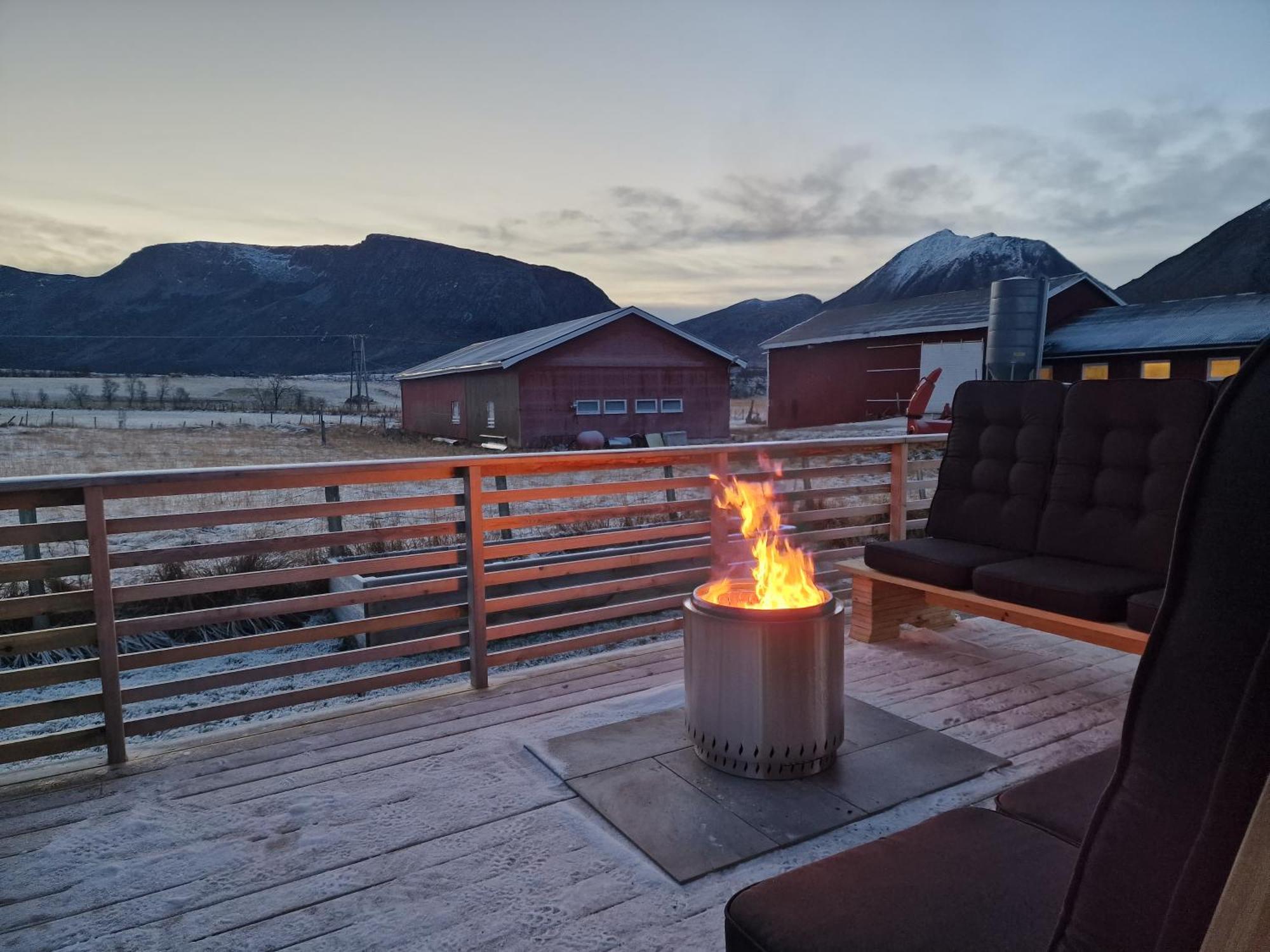Arctic Lodge Tromvik With Jacuzzi ทรอมโซ ภายนอก รูปภาพ