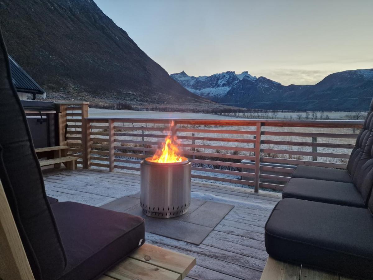 Arctic Lodge Tromvik With Jacuzzi ทรอมโซ ภายนอก รูปภาพ